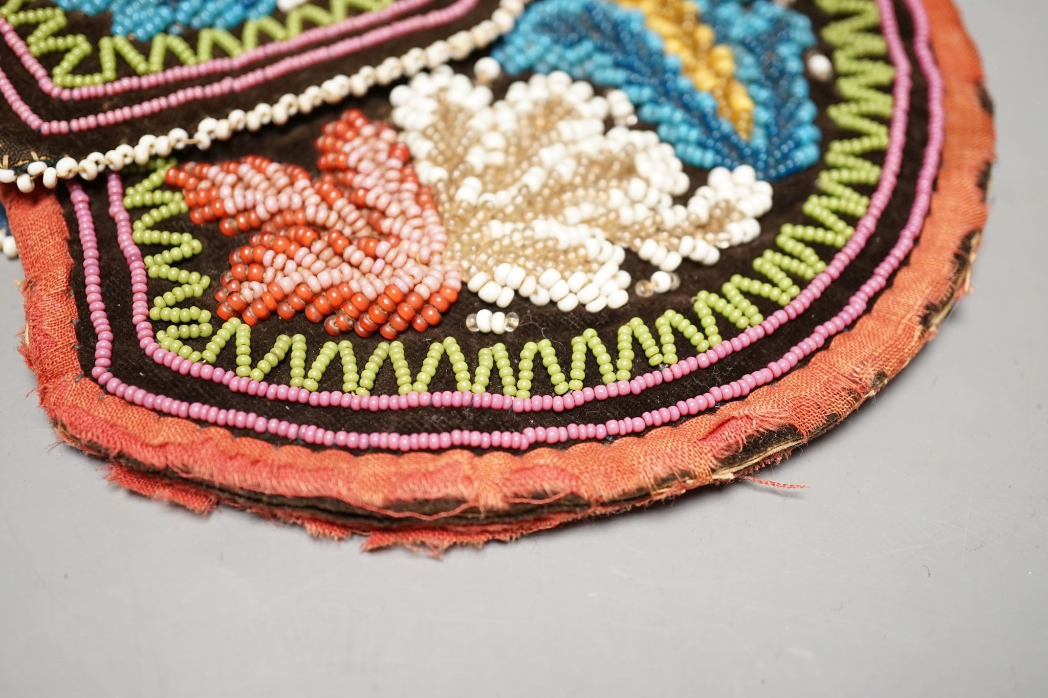 A 19th Century native American-Indian Haudenosaunee / Iroquois beadwork and silk velvet purse, 15cm